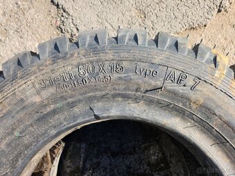 Pneu 31 - 11,50 X 15 - 4