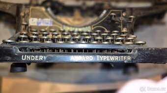 Psací stroj Underwood Standard - 4