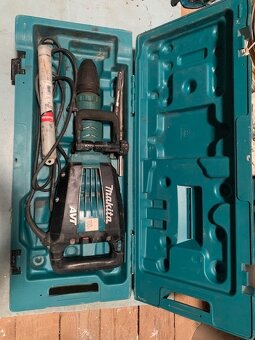 Prodám použité funkční bourací kladivo Makita HM1214C s AVT - 4