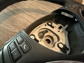 BMW E91 / E90 – volant (kožený, multifunkční, bez airbagu) - 4