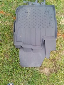 Prodám gumové koberce do auta - 4