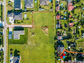 Prodej stavebního, zasíťovaného pozemku o výměře 1403 m2 v l - 4