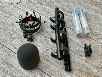 Klasický pár sluchátek Sennheiser MKH 30 FIG 8 s úchyty a př - 4