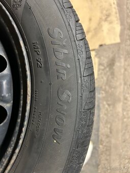 Zimní pneumatiky na Fabii 3, včetně plechových disků - 4