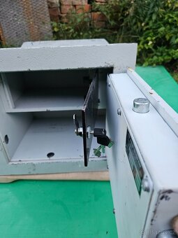 TREZOR NA ZAZDĚNÍ DO ZDI, PODLAHY - 4