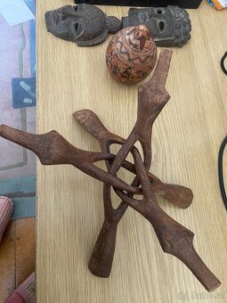 Prodam 2 masky na zed a,skrinku  a vyryvany suseny plod. - 4