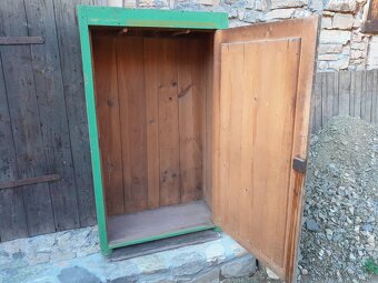 Dřevěná šatní skříň antik - 4