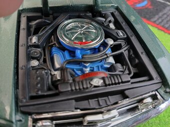 Ford mustang 1:18 bburago - 4