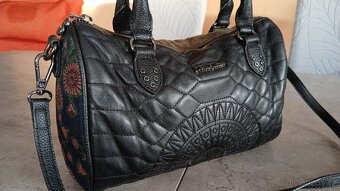 Menší kabelka Desigual - 4