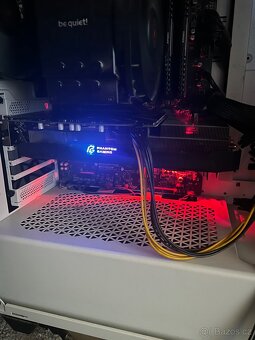 ASRock Radeon RX 5600 XT Phantom Gaming D3 6G OC - 4
