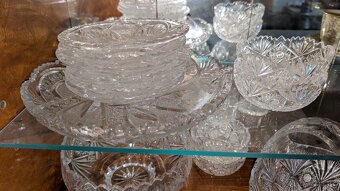 Sady nádobí z broušeného skla a porcelánu + zrcadlo - 4