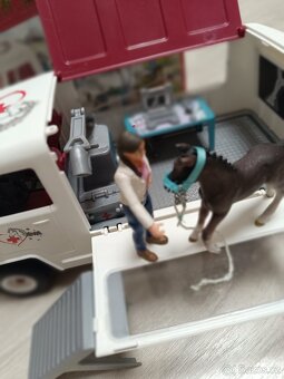 Schleich 42370 Mobilní veterinářská klinika - 4