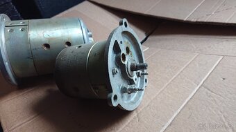 Prodám motory 24 V do bufíků - 4