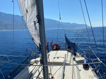 Plachetnice Bavaria 808 v Chorvatsku na vodě - 4
