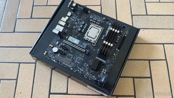 LGA1700: Intel i5-12400F / MSI B660 / 32GB RAM / 256GB NVMe - 4