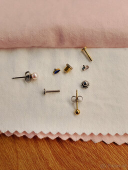 různé šperky a doplňky - 4