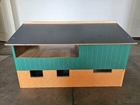 Dřevěný domeček - garáž pro traktory s dílnou - 4