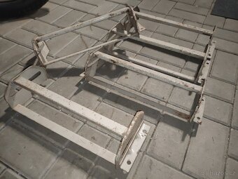 Prodám držáky sedačky sanitní Škoda 1203 - 4