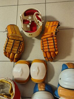 Retro hokejová výstroj - 4