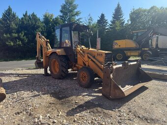 Traktorbagr Ford 555 , klapačka, pohon 4x2 - 4