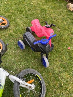 Dětská kola + odstrkovadlo  + -koloběžka . - 4