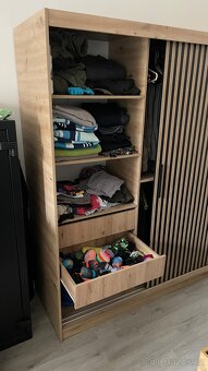Prodám šatní skříň Abi Lamelo 1 šířka 250cm - 100% stav - 4