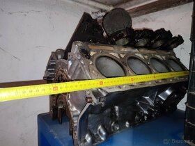 Blok motoru V8 - 4
