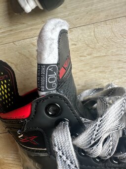 Dětské brusle Bauer 2X, vel. EUR 28, Y10, šířka D - 4