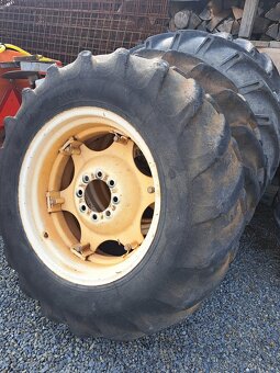 Zetor uřI zadní kola 16.9-30. - 4