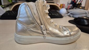 Prodám dívčí boty ECCO, vel. 28 - 4