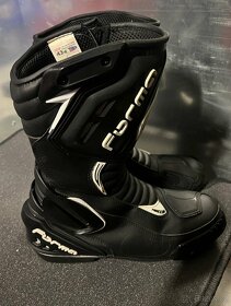 41. Moto boty FORMA FRECCIA černé 43 - 4