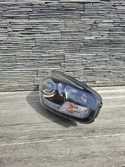 Kia Carens - pravý přední xenonový světlomet | 92102 A4180 - 4