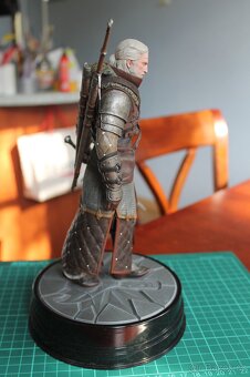 Zaklínač Geralt z Rivie v medvědí zbroji - 4
