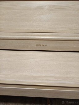 Piano Roland HP702 - 4