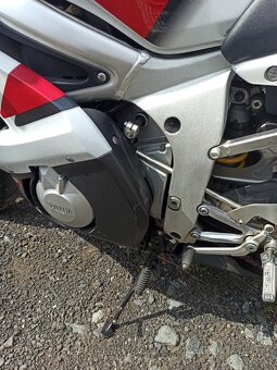 Yamaha R6 - 4
