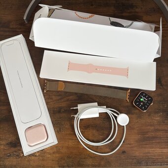 Apple Watch Series 6 44 mm, hliníkové zlaté provedení - 4