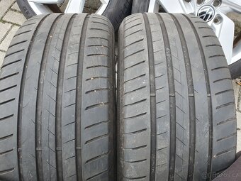 Alu kola vw 5x112 r17 7,5j et51 letni pneu 225/45/17 - 4