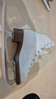 Prodám dívčí krasoblusařské brusle Botas Peggy vel. 28 - 4