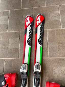 Lyže 140 cm + lyžáky 38-39. Použité jeden týden. - 4
