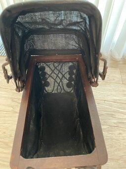 Starožitný proutěný kočárek pro panenky 🧸 loukoťková kola - 4