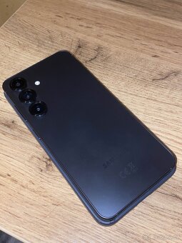 PRODÁM Samsung S25 12/128GB - 4