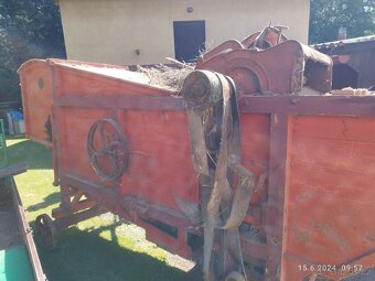 Starožitná mlátička na obilí - 4