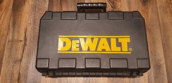 Kladivo Dewalt D25124 - 4