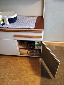 Kredenc, registačka a poličky ze dřeva (laťovka s dýhou) - 4