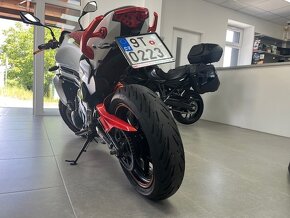 KAWASAKI ER-6 - 4
