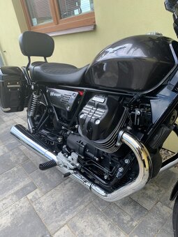 Moto Guzzi V9 Roamer - 4