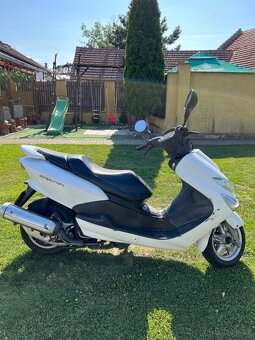 Skútr Yamaha Majesty 125 - 4