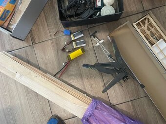 Letadla a vrtulník + nabíječka Raytronic C12 + balza - 4