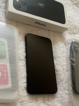 iPhone 13, 128 GB, černý - 4
