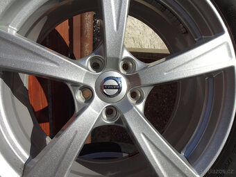 Volvo XC90 (XC60) - zánovní zimní alu kola 19" 5x108 - 4